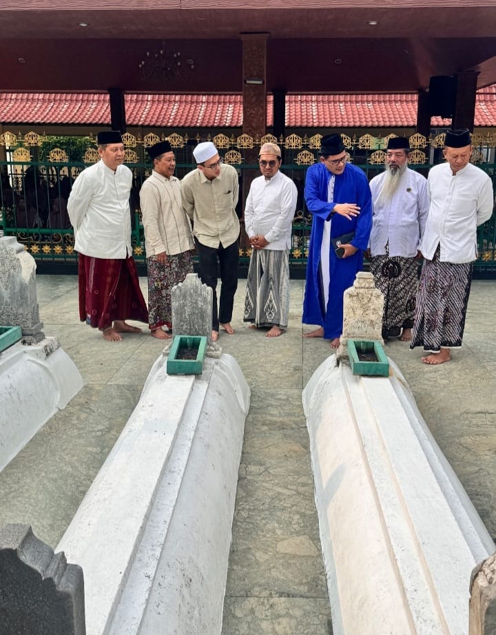 Rombongan muhibah saat berada di Masjid Agung Demak, Jawa Tengah.