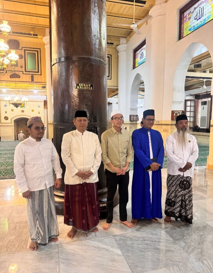 Rombongan muhibah saat berada di Masjid Agung Demak, Jawa Tengah.