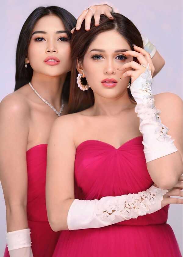 Duo vokal New Sister digawangi Ovi Kirana dan Givri Ta.