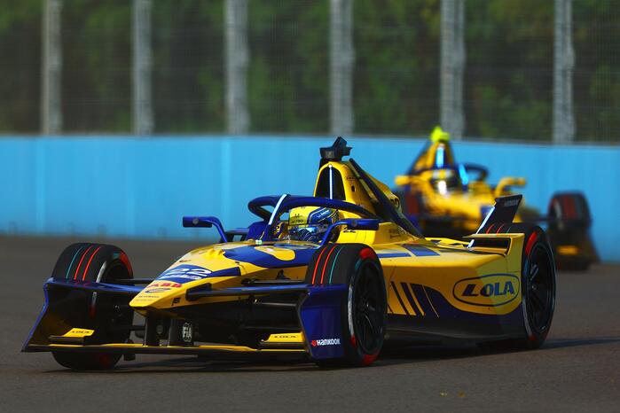 Lola Yamaha ABT Formula E Team di ajang balapan Formula E Jakarta E-Prix 2025 di Jakarta International E-Prix Circuit (JIEC), Ancol, Jakarta Utara, Sabtu (21/6/2025). (Foto - YIMM)
