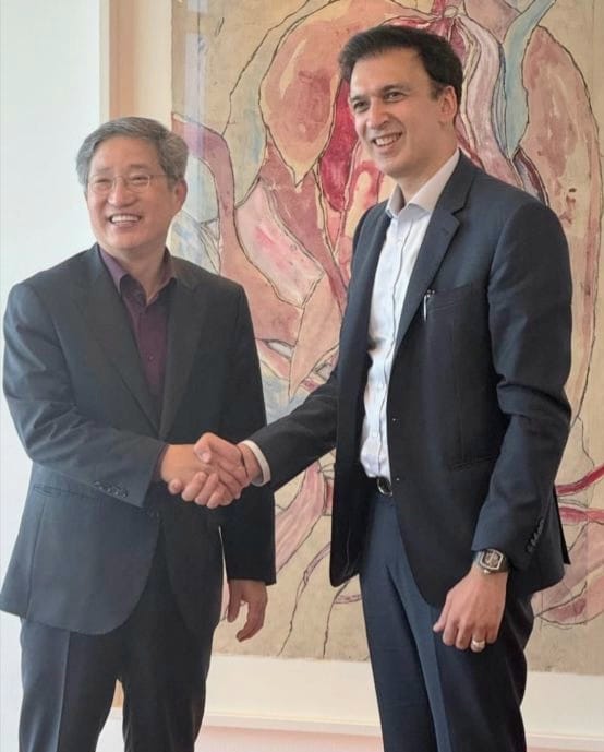 Direktur Utama MD Entertainment, Manoj Punjabi (kanan).