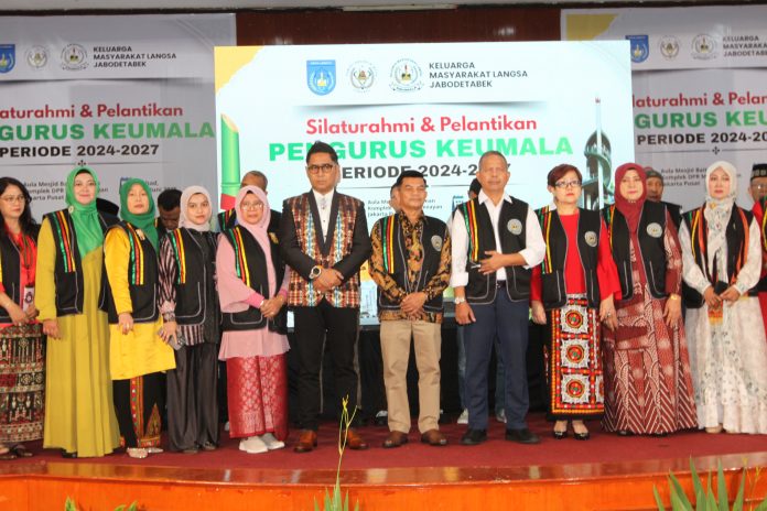 Pelantikan pengurus Keluarga Masyarakat Langsa (KEUMALA) Jabodetabek periode 2024–2027 di Aula Masjid Baiturrahman Komplek DPR/MPR RI, Senayan, Jakarta, Minggu (29/6/2025).
