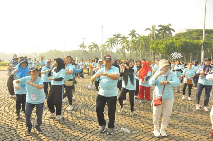 Yayasan Kesehatan Sumber Waras menggelar kegiatan bertajuk “Jalan sehat & Senam Bersama Keluarga Besar Sumber Waras Dalam Rangka HUT ke-80 RI & HUT ke-63 Yayasan Kesehatan Sumber Waras” di pelataran Tugu Monas, Jakarta, Minggu (10/8/2025).