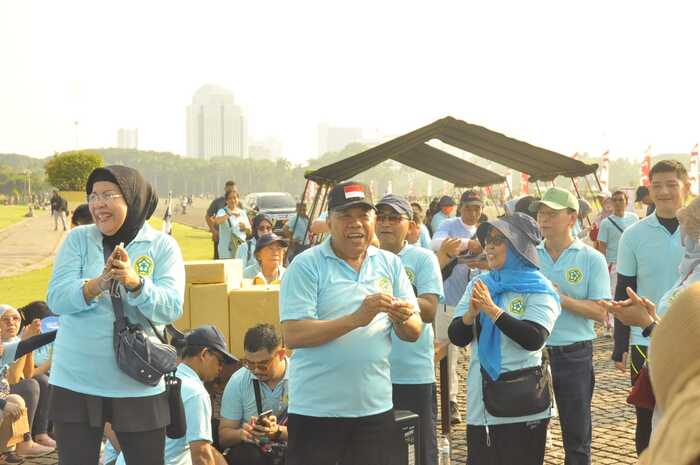 Yayasan Kesehatan Sumber Waras menggelar kegiatan bertajuk “Jalan sehat & Senam Bersama Keluarga Besar Sumber Waras Dalam Rangka HUT ke-80 RI & HUT ke-63 Yayasan Kesehatan Sumber Waras” di pelataran Tugu Monas, Jakarta, Minggu (10/8/2025).
