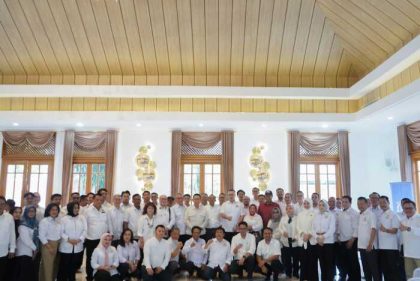 Dewan Pengurus Kadin Jawa Barat selepas menggelar Rapat Koordinasi dan Silaturahmi Dewan Pertimbangan di Kampung Cipayung, Kabupaten Bogor, Rabu (29/10/2025). (Foto - Eko Hendrawan)