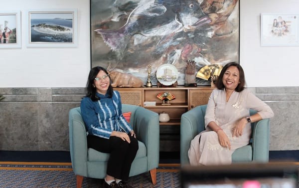 Ketua Forwaparekraf, Tiara Maharan bersama Deputi Bidang Pemasaran Kemenpar, Ni Made Ayu Marthini, dalam sesi live talkshow bersama Forum Wartawan Pariwisata dan Ekonomi Kreatif (Forwaparekraf) di akun Instagram Forwaparekraf. (Foto - Forwaparekraf)