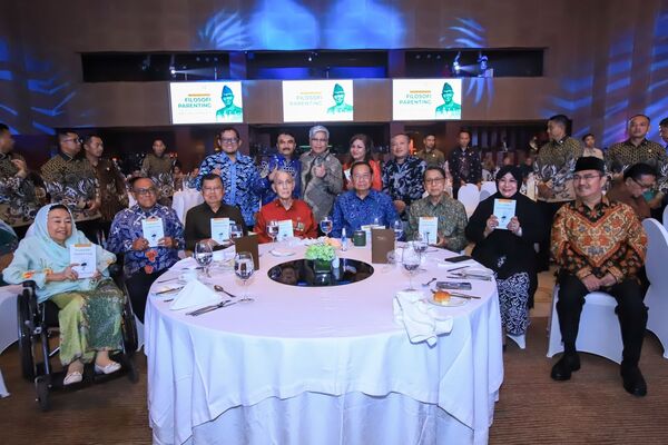 Peluncuran buku “Filosofi Parenting Try Sutrisno” di The Ballroom Djakarta Theater XXI, Sabtu (15/11/2025). (Foto - Istimewa)