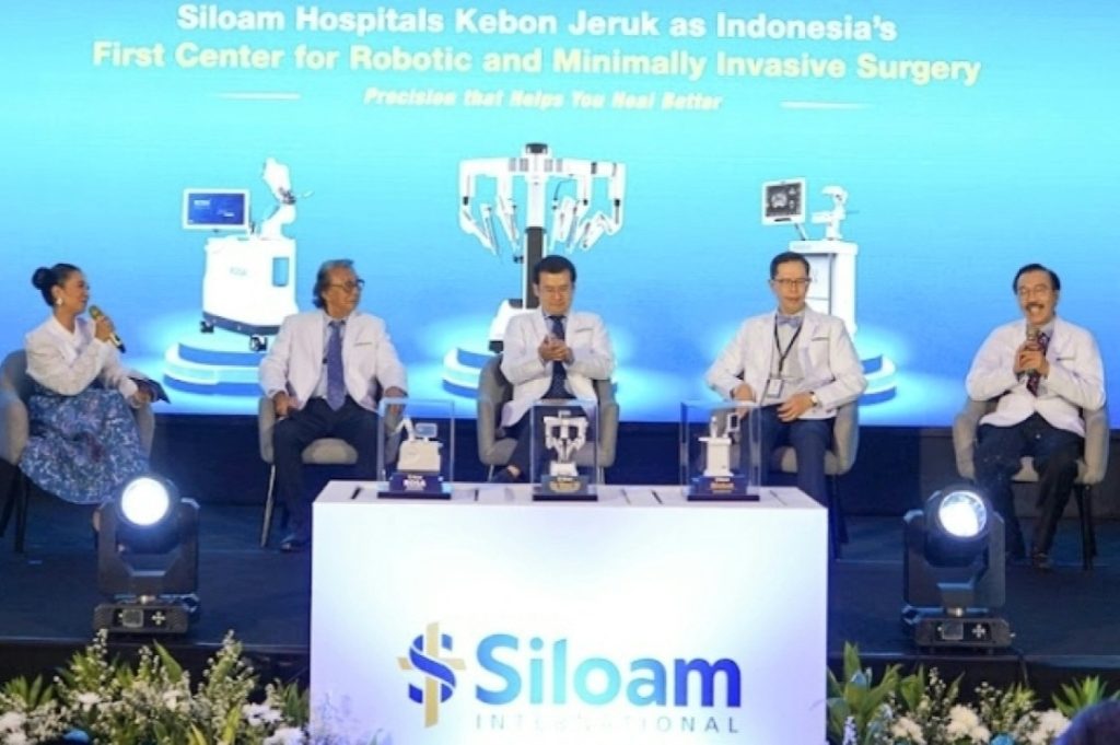 Jumpa pers peresmian Center pusat bedah robotik di Siloam Hospital Kebon Jeruk, Jakarta Barat, Selasa (16/12/2025). (Foto - Istimewa)
