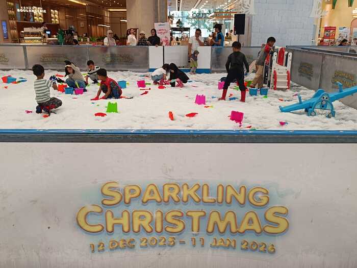 Wahana Snow Playground di Pakuwon Mall Bekasi. (Foto - Muller)