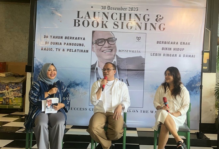 ‎Ronni Waluya saat jumpa pers peluncuran buku Bicara Enak di di kawasan Depok, Jawa Barat, Selasa (30/12/2025). (Foto - Istimewa)