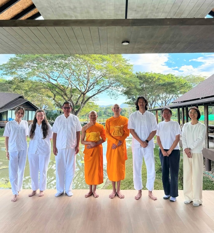 Menyambut momen Tahun Baru 2026, Cinta Laura Kiehl memilih meditasi di Thailand. (Foto - @claurakiehl)
