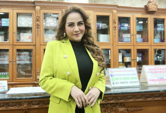 Nita Thalia saat berada di Klinik Bedah Plastik Queen, Sunter, Jakarta Utara, Rabu (25/2/2026). (Foto - Rezagrapher)