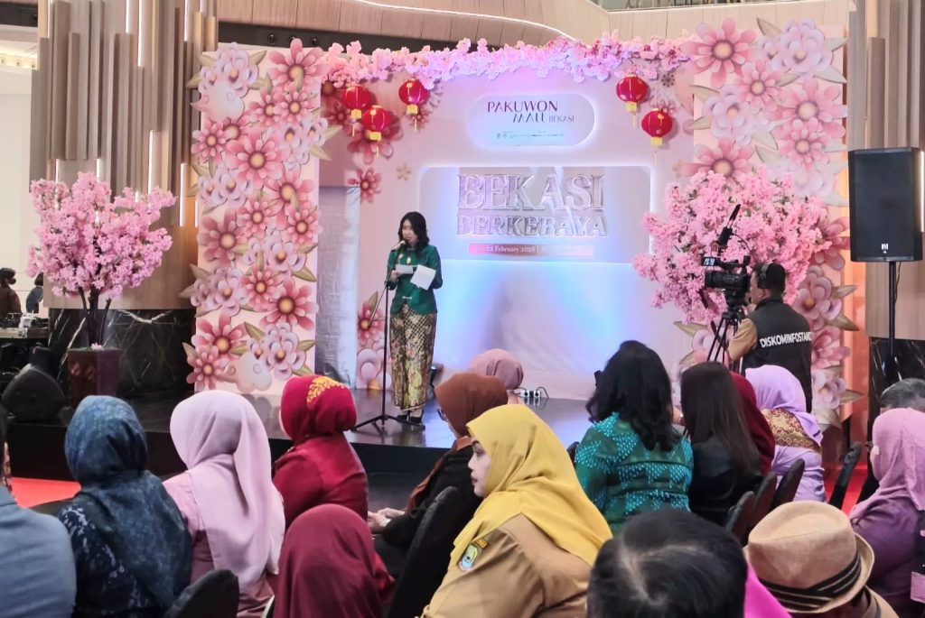 General Manager Pakuwon Mall Bekasi, Nana Lerisca saat memberikan sambutan terkait event perayaan Chinese New Year bertajuk Blazing Prosperity, Selasa (10/2/2026). (Foto - Tys)