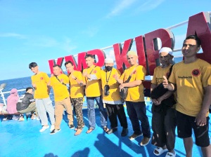 Mulyadi Ketua Forum Keluarga Besar Limau Lunggo (FKBL)
Jabodetabek (ketiga dari kiri)
bersama jajaran pengurus (Foto - FKBL)