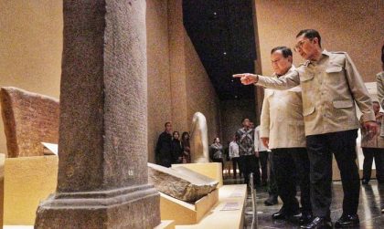 Menteri Kebudayaan Fadli Zon mendampingi Presiden Prabowo Subianto saat melakukan kunjungan ke Museum Nasional Indonesia, Senin (2/3/2026). (Foto - Kemenbud)