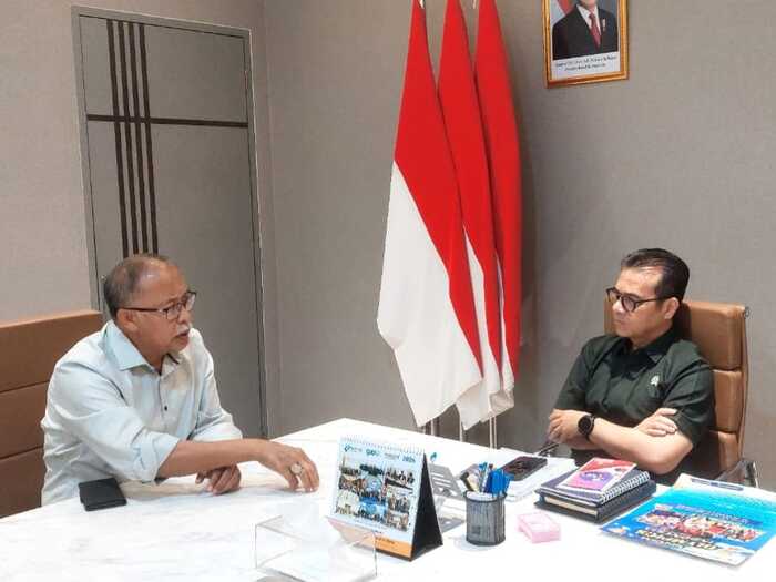 Wamen Komdigi Nezar Patria (kanan) menerima audiensi Ketua Umum Special Olympic Indonesia (SOIna) Warsito Ellwein, Kamis (12/3/2026). (Foto - Dok.SOIna)