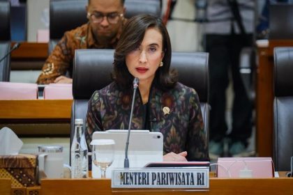 Menteri Pariwisata, Widiyanti Putri Wardhana, saat menyampaikan rencana kerja Kementerian Pariwisata tahun 2026 dalam Rapat Kerja bersama Komisi VII DPR RI, yang dipimpin oleh Ketua Komisi VII DPR, Saleh P Daulay, Rabu (1/4/2026). (Foto - Kemenpar)