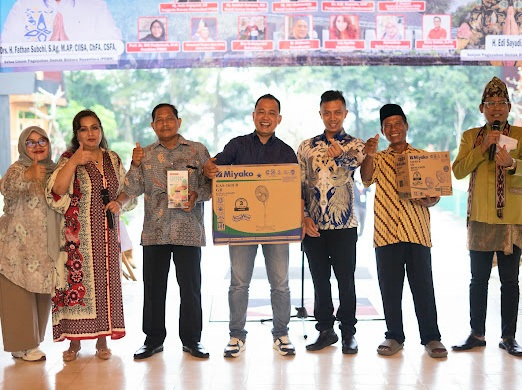 Halal Bihahal Keluarga Besar
Paguyuban Demak Bintoro Nusantara (PDBN) 2026 di ACASA Resto & Cafe, kawasan Puncak Bogor, Sabtu (18/4/2026). (Foto - PDBN)
