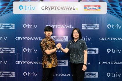 Founder dan CEO Triv Group, Gabriel Rey bersama Senior Manager GMS product Indomaret, Helen. TRIV resmi menjalin kerja sama strategis dengan Indomaret untuk menghadirkan Voucher TRIV kepada masyarakat luas.